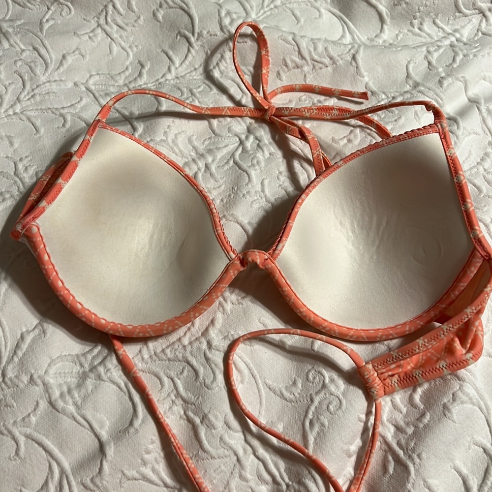 Victoria’s Secret bikini top- light orange pattern size 34C (Medium) - Picture 2 of 3